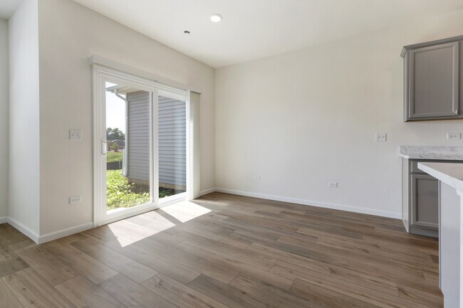 Building Photo - 2260 Horseshoe Cir