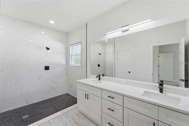 Building Photo - 3286 W Crandon Dr