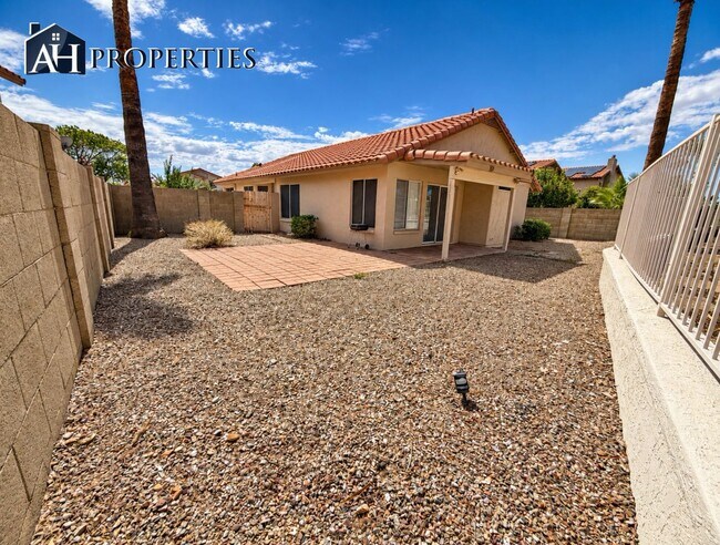 Building Photo - 7516 W Tonto Dr