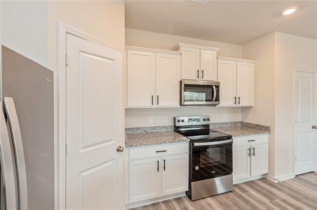 Building Photo - 624 Mackenzie Cv