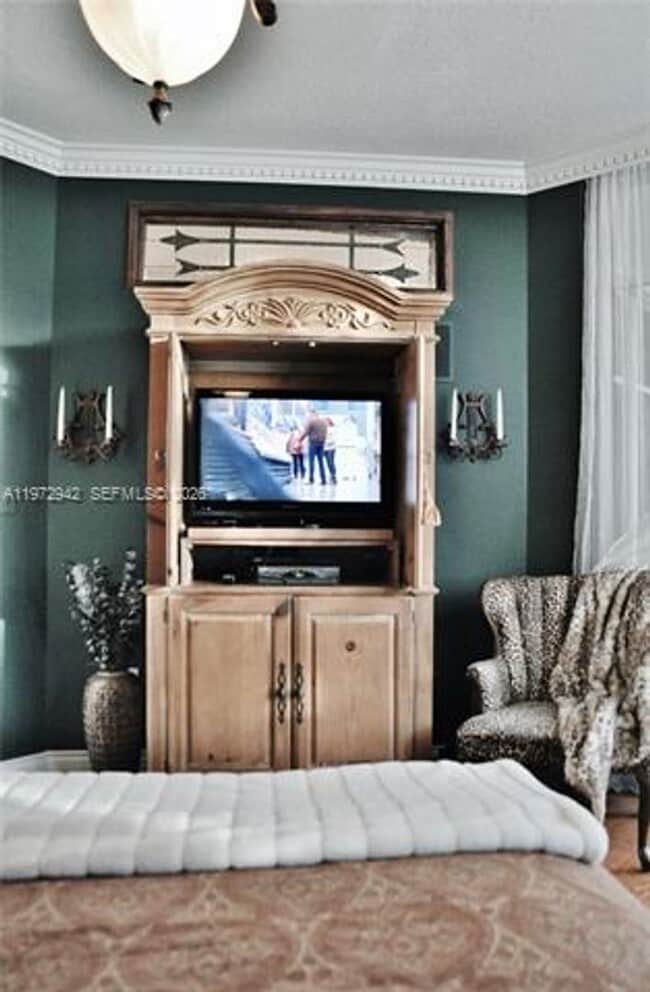 Building Photo - 1 Century Ln