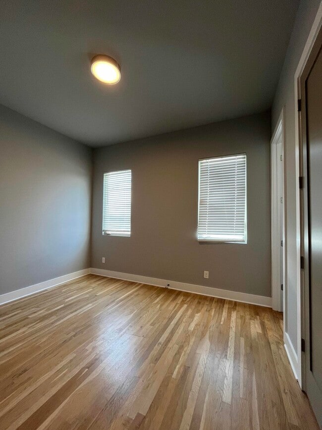 Building Photo - 976 Youngs Ln