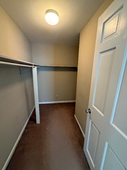 Building Photo - 215 Orange St