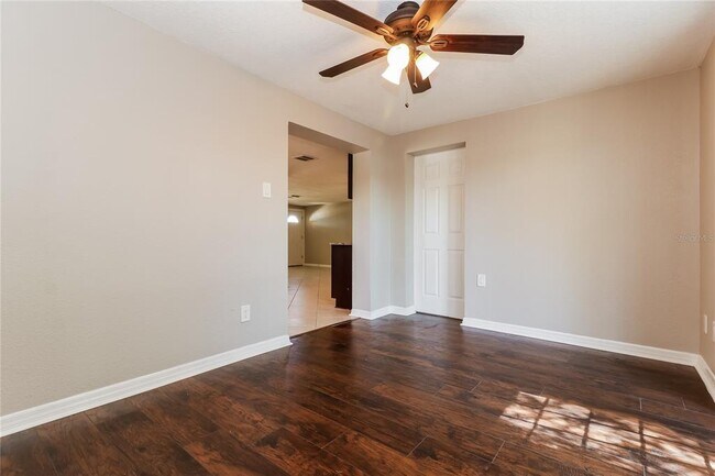 Building Photo - 3208 Primrose Dr