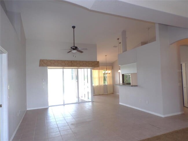 Building Photo - 2732 Royal Palm Dr