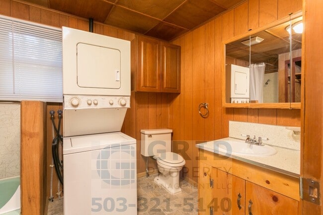 Building Photo - Rustic Riverfront Cottage Available For Rent! - Battle Ground, WA