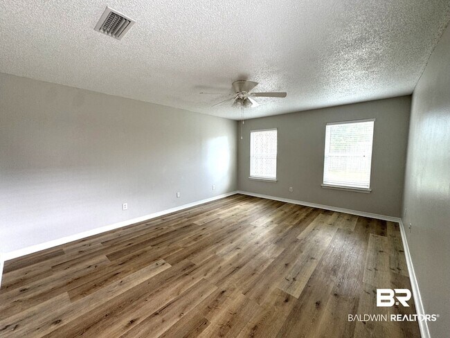 Building Photo - 9964 Hollowbrook Ave