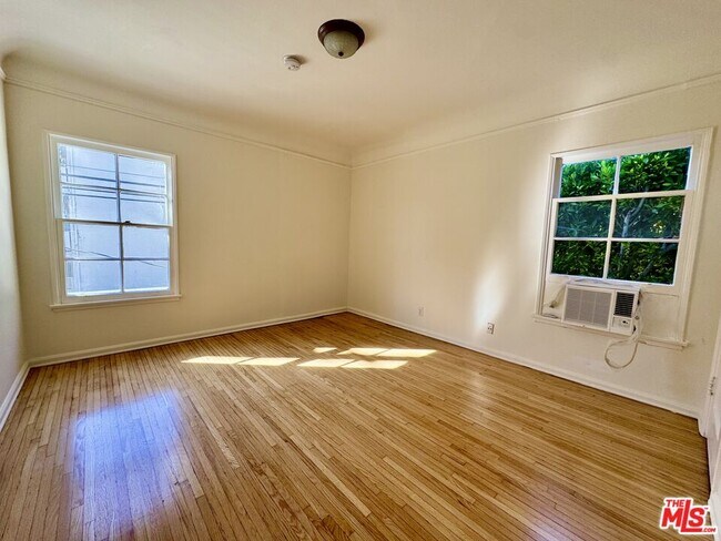 Building Photo - 9010 Burton Way