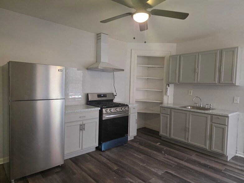 Eat in kitchen - 525 Monmouth St