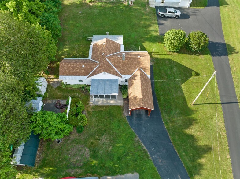 Building Photo - 9453 Maynard Dr