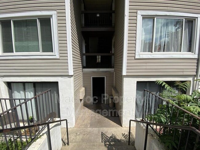 Building Photo - 105 Berry St
