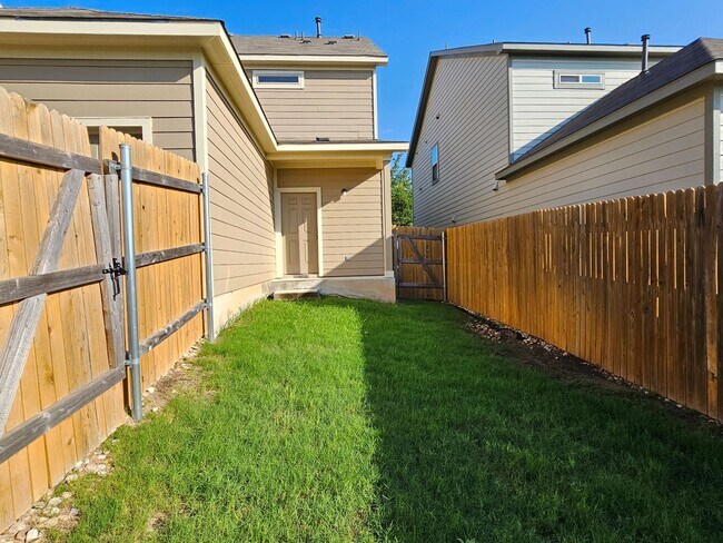 Building Photo - Beautiful 3 Bed / 3 Bath Home in North Lea...