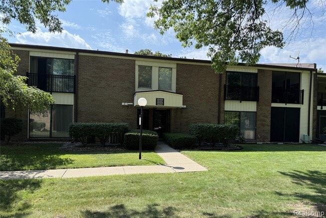 Primary Photo - 18427 University Park Dr