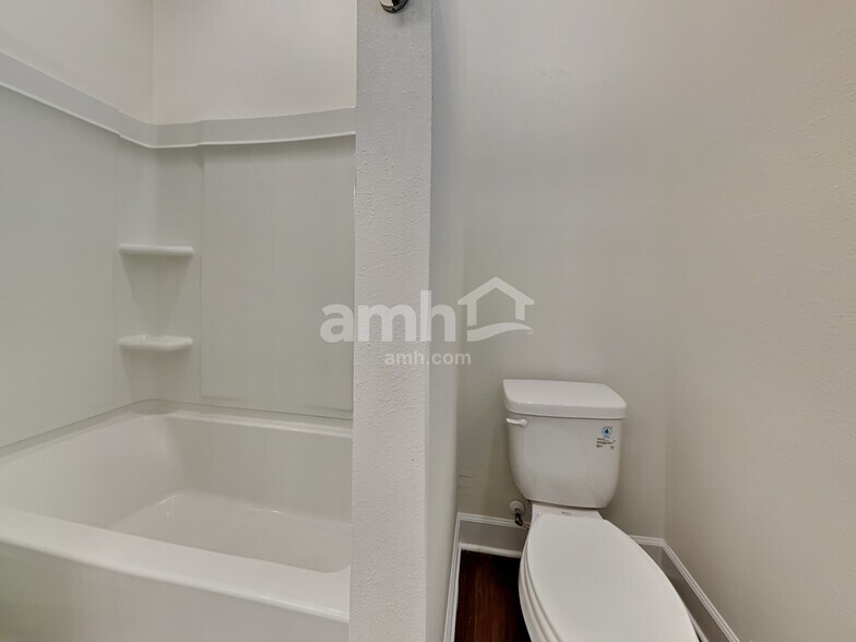 Building Photo - 1016 Tan Tara Trl