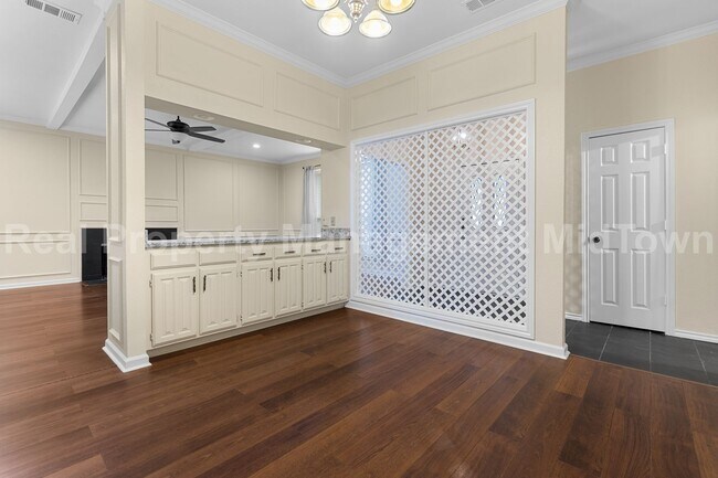 Building Photo - Charming Arlington Home with Spacious Livi...