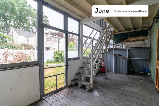 Building Photo - Room in Shared 3 bed/1 bath home