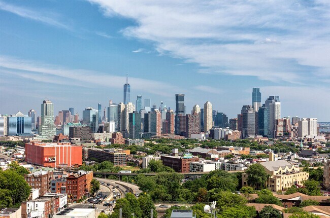 Building Photo - 32 Oakland Ave