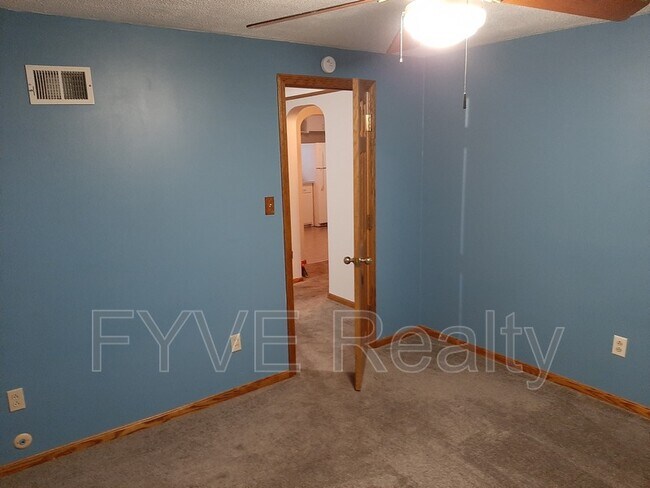 Building Photo - 1222 E 340th St