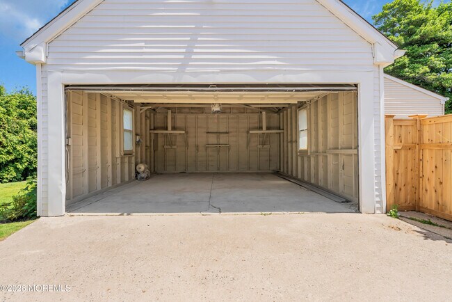 Building Photo - 206 Monroe Ave