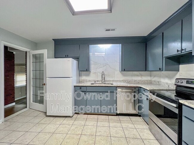 Building Photo - 1522 Joan St