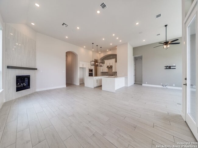 Building Photo - 122 Wildrose Hill Dr