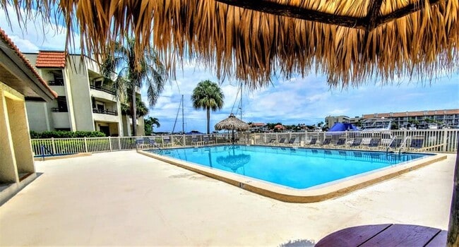 Building Photo - 106 1st St E