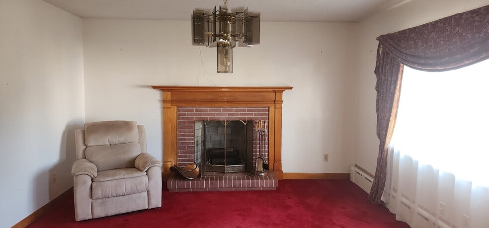 Building Photo - 561 Chicago St