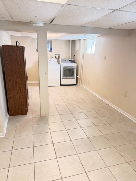 9 Laundy - 9351 Kennedy Ave