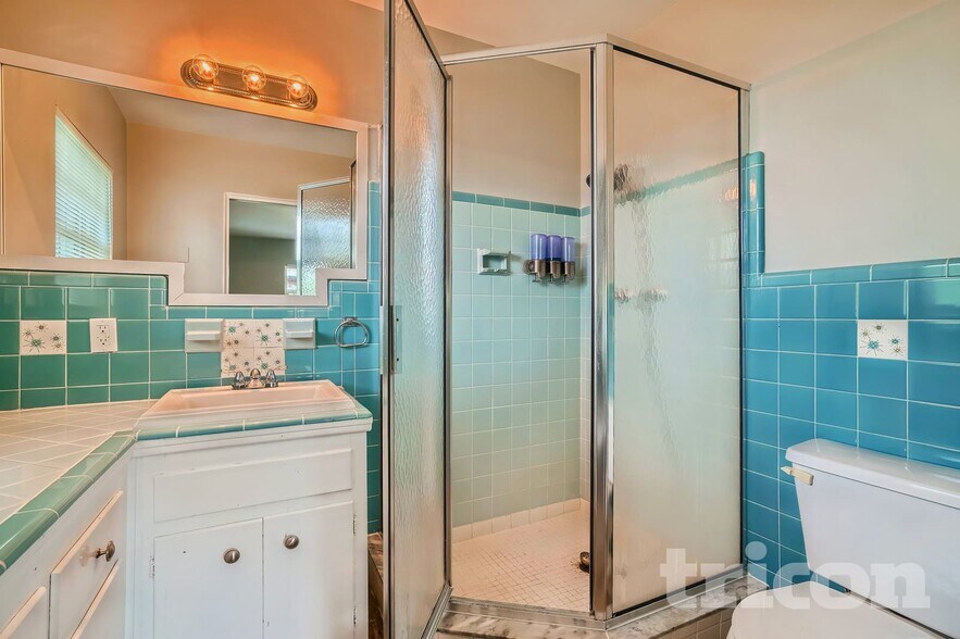 Building Photo - 3817 19th Ave N