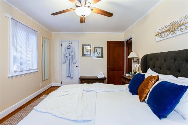 Building Photo - 4061 Lower Roswell Rd