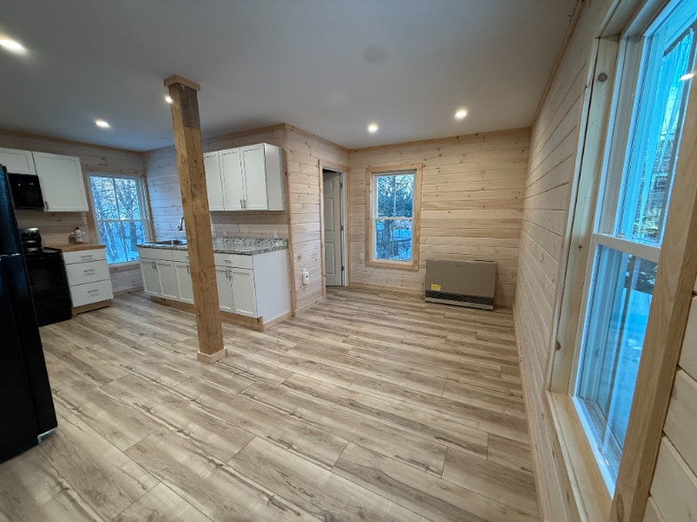 Building Photo - 41 Knapp St