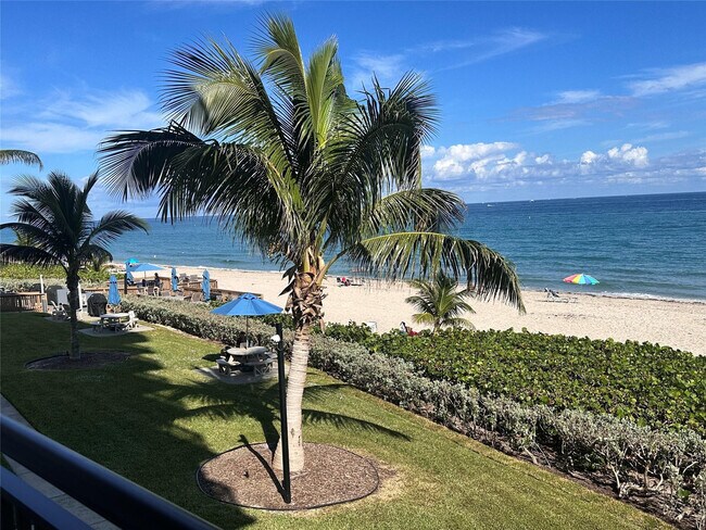 Building Photo - 1147 Hillsboro Mile