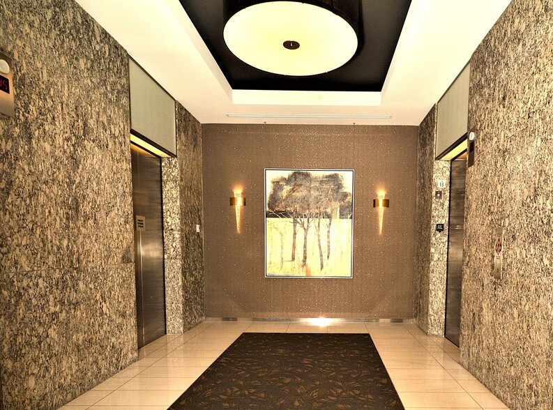 Building Photo - 65 E Monroe St