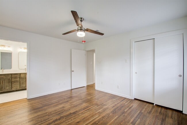 Building Photo - 8939 Rockhurst Dr