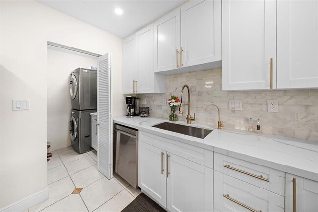 Building Photo - 4804-4806-4806 NE 21st Ave