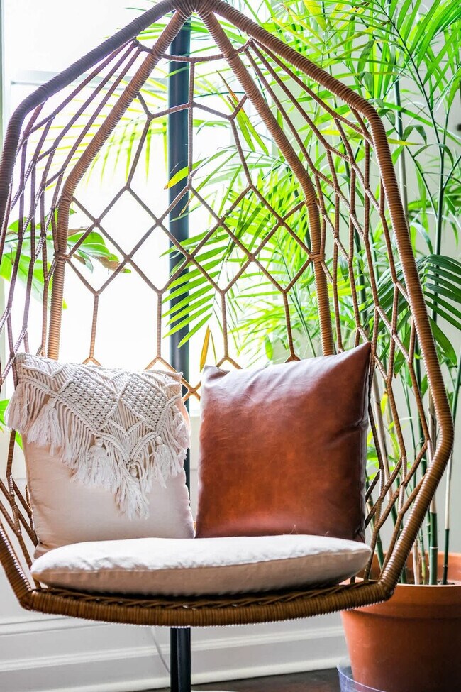 Building Photo - 98 Brickel St