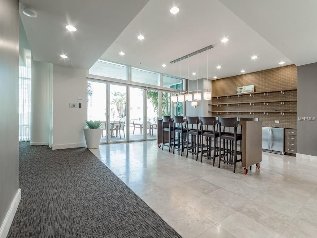 Building Photo - 400 4th Ave S