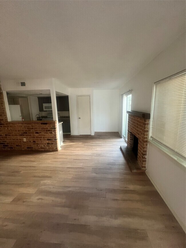 Building Photo - 5670 Birchmont Dr