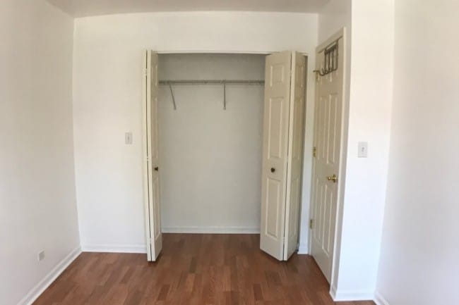 bedroom - 2037 W 35th St