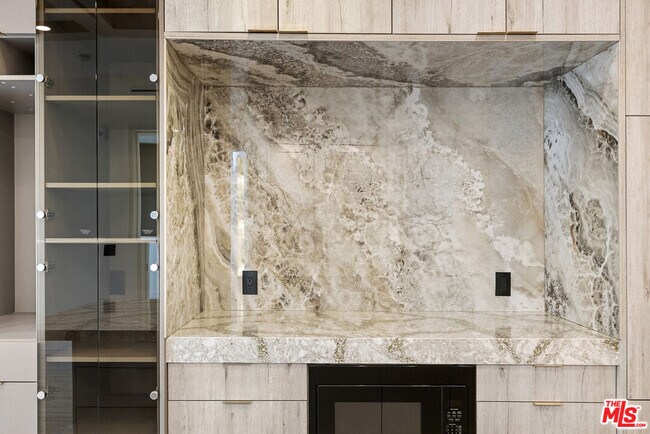 Building Photo - 1021 N Ogden Dr