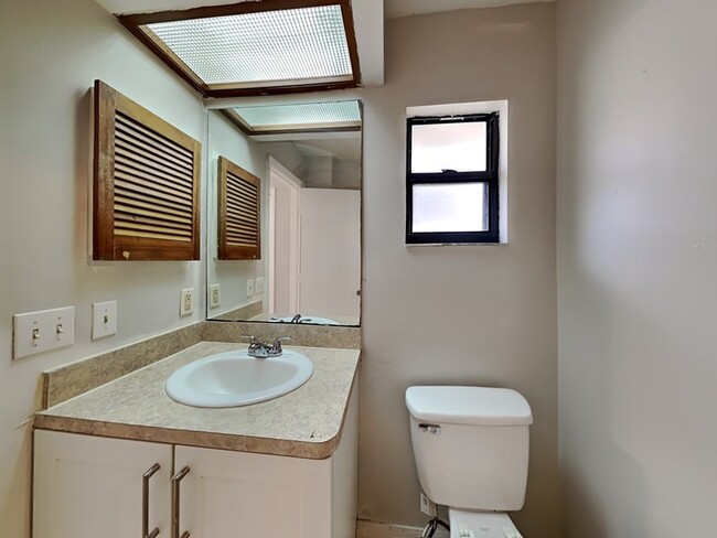 Building Photo - 102 Cascade St