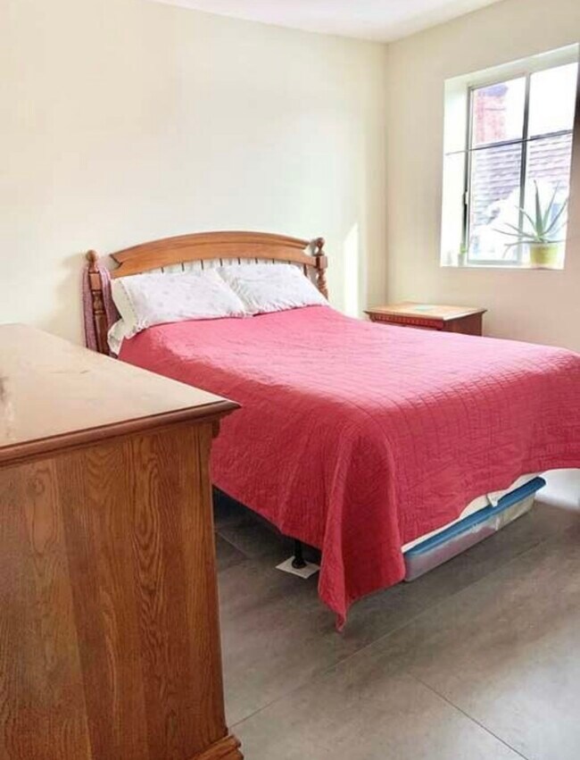 Primary Photo - 124 Addison St