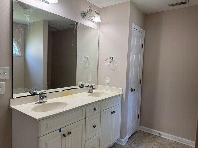 Building Photo - Beautiful home in Carolina Pines