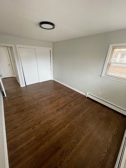 Building Photo - 7810 S Escanaba Ave