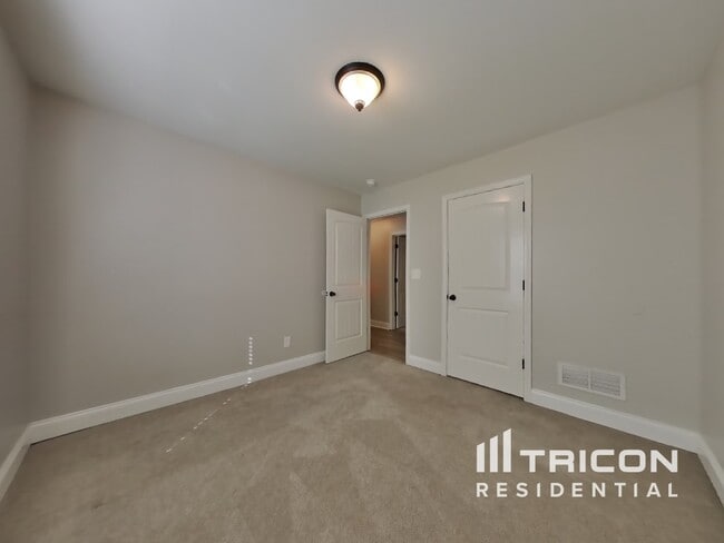 Building Photo - 8978 Western Pines Dr