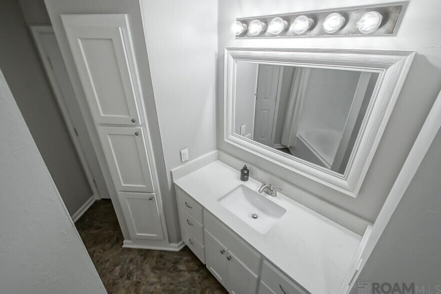Building Photo - 3437 Myrtle Grove Dr