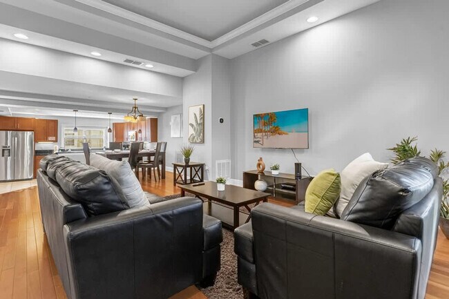 Building Photo - 14590 Damai Ln
