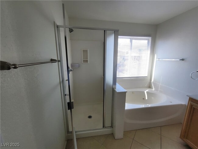 Building Photo - 10799 Flame Vine Ct