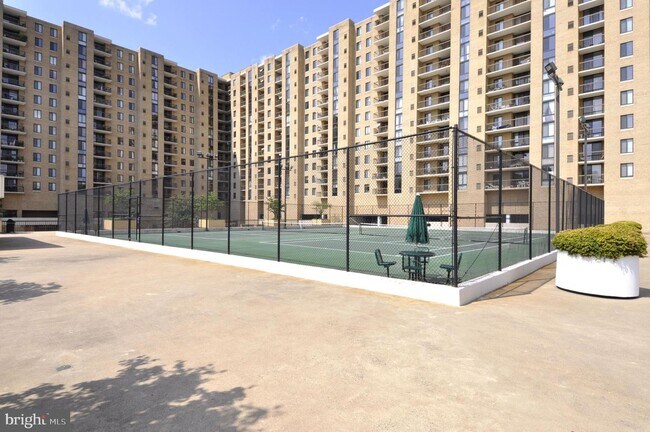 Building Photo - 4500 S Four Mile Run Dr