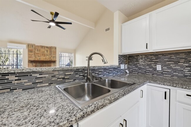 Building Photo - 7534 8 Willows Rd